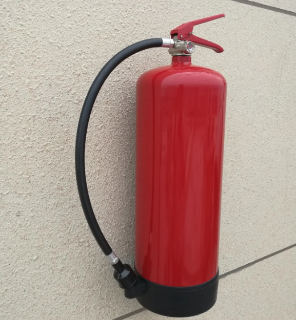 Extintor de água: prós e contras de vários cenários de incêndio