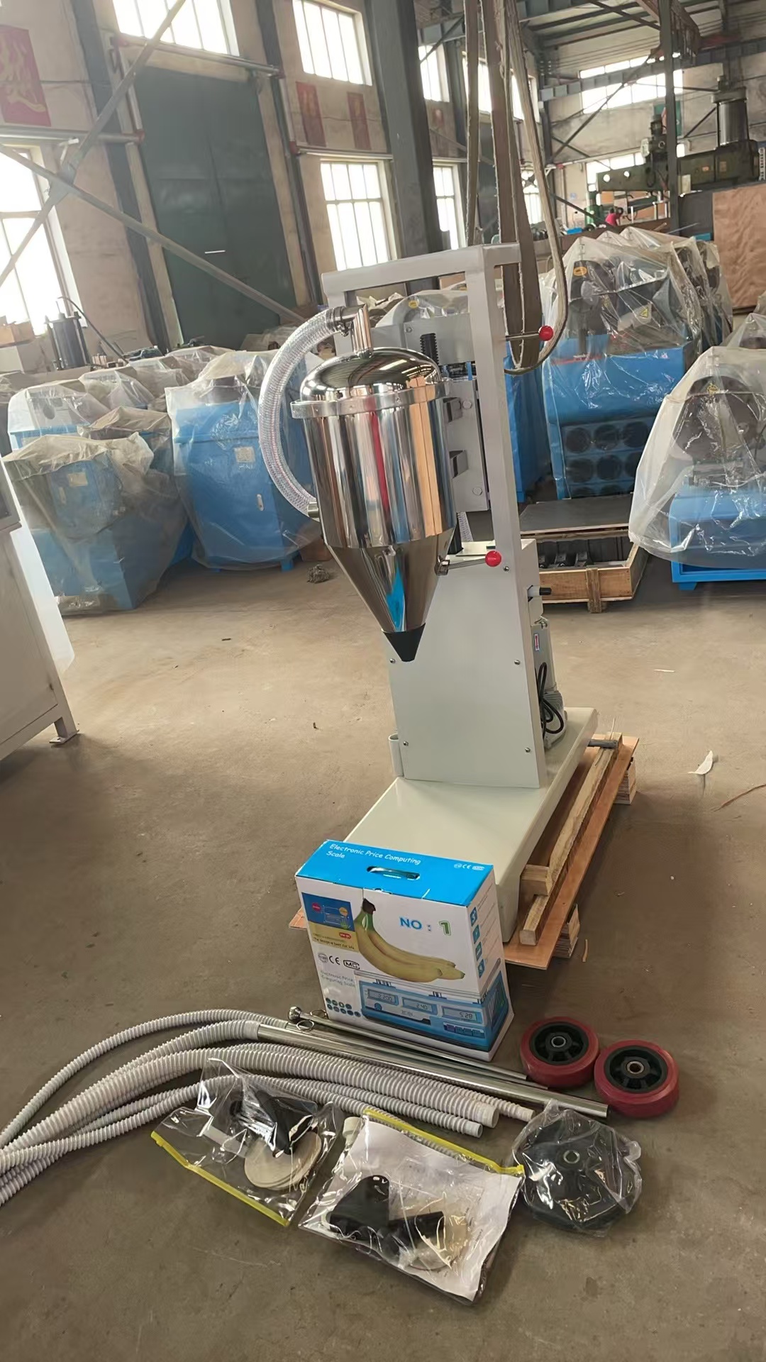 Máquina de enchimento de pó seco semiautomática econômica e popular GFM16-1