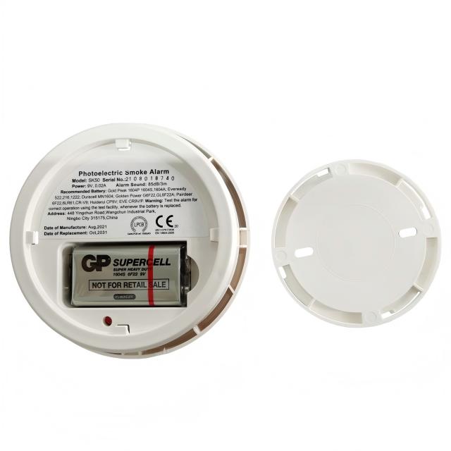 Alarme de incêndio inteligente vermelho piscando para segurança doméstica